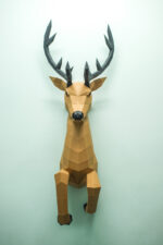 Papercraft de cerf sortant du mur en 3D
