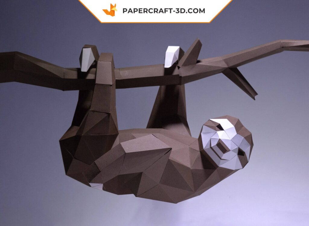 Papercraft paresseux suspendu à sa branche en 3D