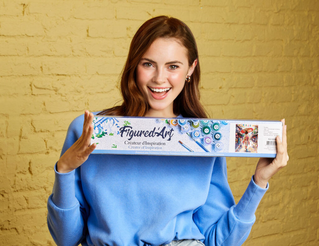 Femme en Yukata dans une Rue animée - Toile roulée