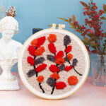 Punch Needle Branches colorées sur fond beige