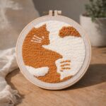 Punch Needle Chat abstrait