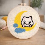 Punch Needle Chat sur la lune