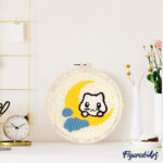 Punch Needle Chat sur la lune