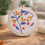 Punch Needle Houx sur fond bleu