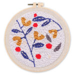 Punch Needle Houx sur fond bleu