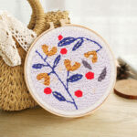 Punch Needle Houx sur fond bleu