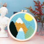 Punch Needle Montagnes enneigées et Soleil