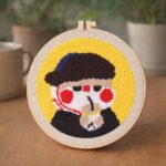 Punch Needle Petit garçon en train de boire