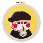 Punch Needle Petit garçon en train de boire